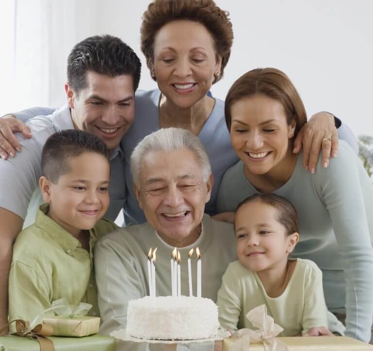 Read more about the article Aging Veterans Can Benefit from Family Get Togethers and Home Care